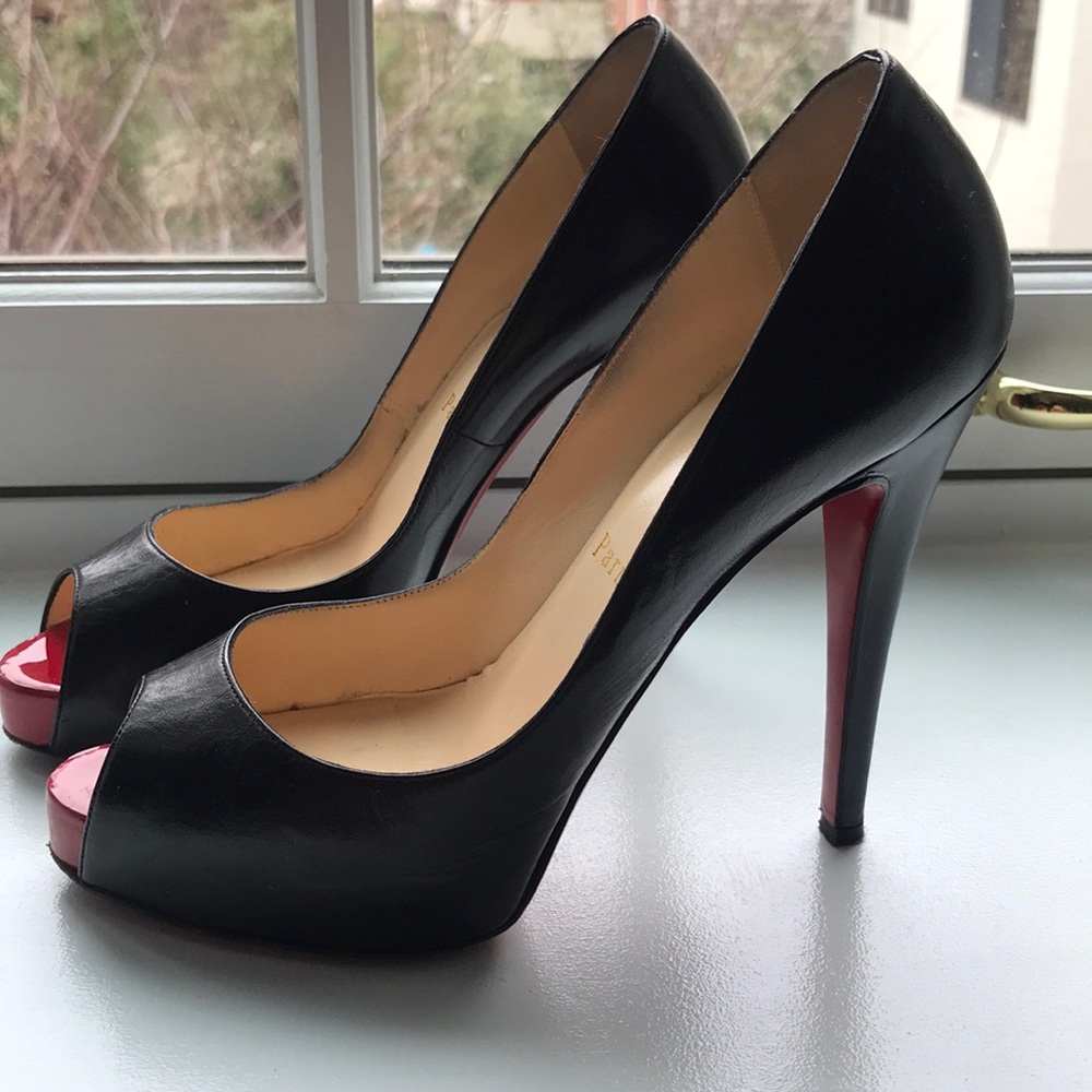 Authentic Christian Louboutin Very Prive Pumps